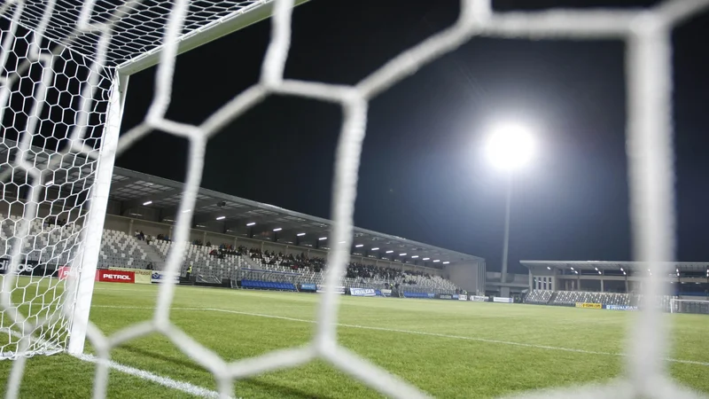Fotografija: Slovenski prvoligaši sestavljajo ekipe za novo sezono. FOTO: Tomi Lombar