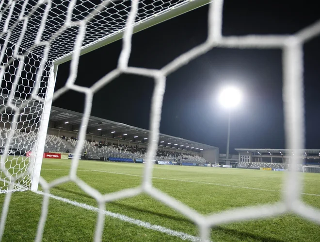 Slovenski prvoligaši sestavljajo ekipe za novo sezono. FOTO: Tomi Lombar