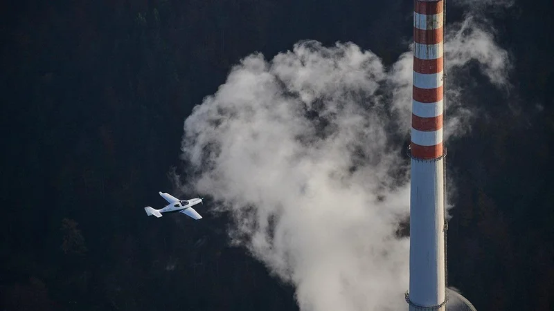 Fotografija: Zgolj 16 termoelektrarn na premog na zahodnem Balkanu povzroča tako onesnaženje kot 250 sodobnih termoelektrarn v zahodnoevropskih državah. FOTO: Mitja Ličar
