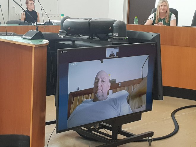 Mirko Tuš je naroke spremljal po videokonferenci iz Brazilije, saj mu zdravstveno stanje ne dopušča, da bi prišel v Slovenijo. FOTO: Špela Kuralt/Delo
