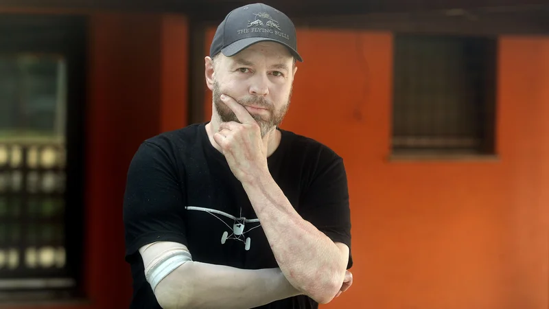 Fotografija: »Zagotovo to, da je treba živeti, uživati in delati, kar te veseli. Tega se prej nisem zares zavedal,« Miro pravi o najpomembnejši lekciji, ki jo je usvojil po strahotni nesreči. FOTO: Blaž Samec