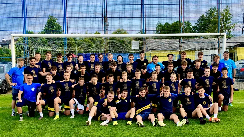 Fotografija: Kadetska in mladinska selekcija NK Brinje sta bili skupno drugi v državi. FOTO: NK Brinje