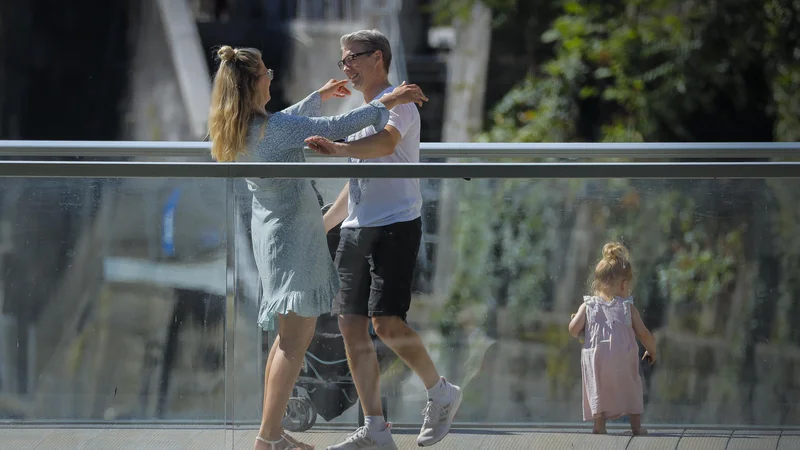 Fotografija: Z vidika otroka je popolnoma nepomembno, v kakšni zvezi sta ali nista starša. Skupno starševstvo bi moralo funkcionirati ne glede na razvezo, pravi vrhovni sodnik mag. Matej Čujovič. Fotografija je simbolična. FOTO: Jože Suhadolnik
