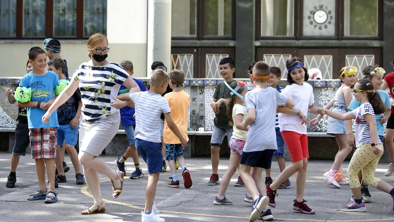 Fotografija: Otroke čakata dobra dva brezskrbna meseca. FOTO: Matej Družnik/Delo
