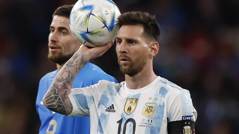 Fotografija: Lionel Messi letos računa na lovoriko tudi v majici Argentine. FOTO: Peter Cziborra/Reuters
