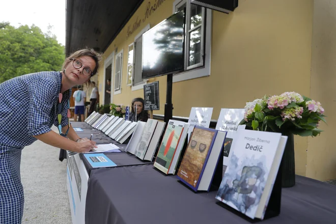 Na Cankarjevem vrhu je obratovala tudi pop-up knjigarna pisarne Ljubljane, Unescovega mesta literature. FOTO: Jože Suhadolnik/Delo
