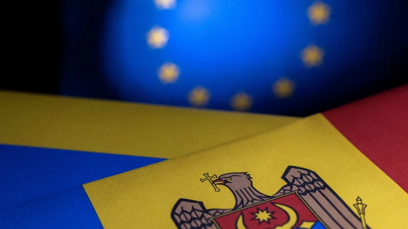 Fotografija: S strani številnih evropskih voditeljev se vrstijo čestitke obema novopečenima kandidatkama za članstvo v EU. FOTO: Dado Ruvic/Reuters