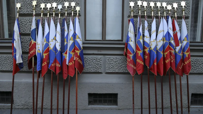 Fotografija: Časi, ki jih živimo, so nori, nepredvidljivi, brutalni, kot jih še ni bilo. FOTO: Jože Suhadolnik
