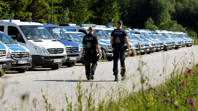 Fotografija: V okolici kraja Elmau, kjer se bo v nedeljo začelo zasedanje skupine G7, že več kot teden dni veljajo poostreni varnostni ukrepi. FOTO: Michaela Rehle/REUTERS
