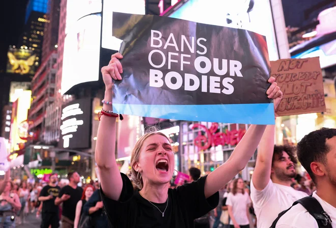 Newyorški protesti proti razsodbi vrhovnega sodišča. Foto: Caitlin Ochs/Reuters
