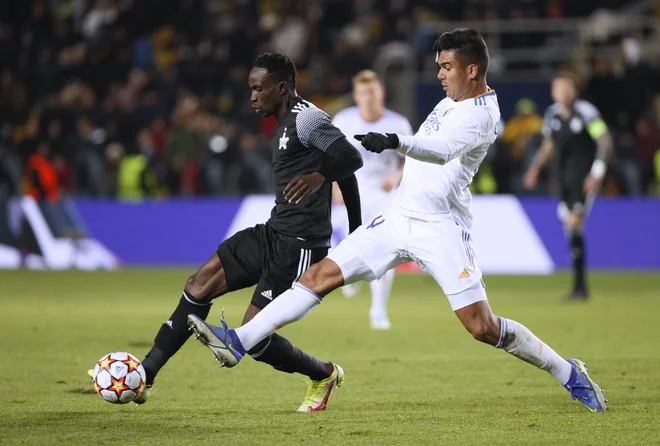 Nogometaši Šerifa (v temnem dresu) so v minuli sezoni lige prvakov šokirali tudi Real Madrid. FOTO: Gleb Garanich/Reuters
