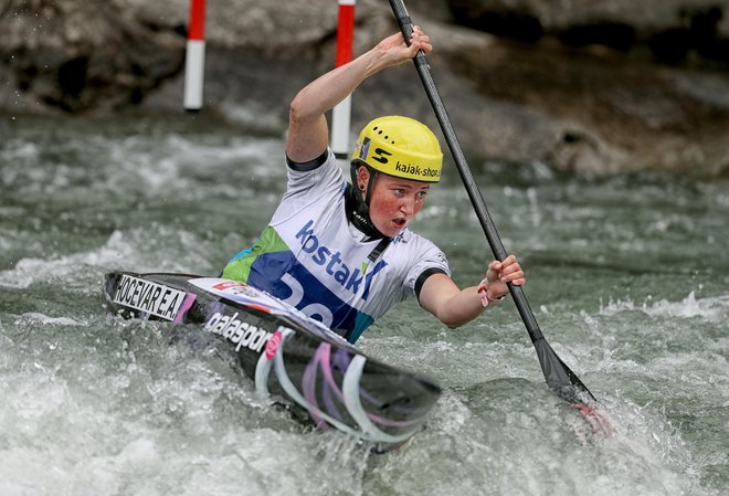 Eva Alina Hočevar je bila tako v finalu tekmovanja v kajaku kot tudi v kanuju. FOTO: Blaž Samec/Delo
