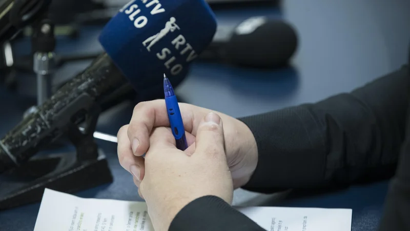 V SDS in NSi so predlog za referendum pričakovano podprli. FOTO: Jure Eržen/Delo