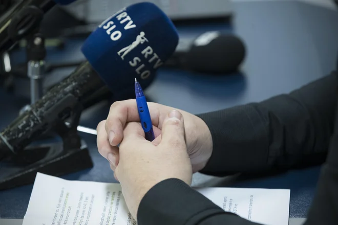 V SDS in NSi so predlog za referendum pričakovano podprli.&nbsp;FOTO: Jure Eržen/Delo
