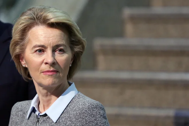 Medtem ko je predsednica evropske komisije&nbsp;Ursula von der Leyen&nbsp;za grajsko mizo s kolegi kovala strategije, so njihove partnerice v okolici raziskovale&nbsp;naravne lepote. FOTO: Shutterstock&nbsp;
