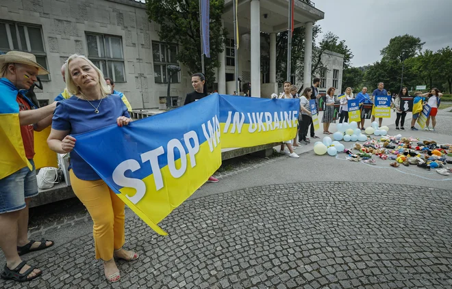 Rešitev problema so mirovni pogovori, v katerih bo Ukrajina opustila željo po članstvu v Natu in vzhodnim pokrajinam dala dovolj avtonomije, če se bo hotela izogniti njihovi odcepitvi. Foto Jože Suhadolnik/Delo
