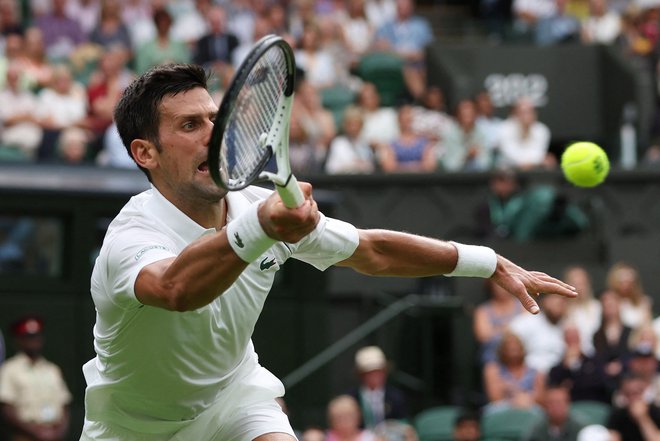 Novak Đoković je po hudem boju vendarle preskočil prvo oviro v Wimbledonu. FOTO: Paul Childs/Reuters

