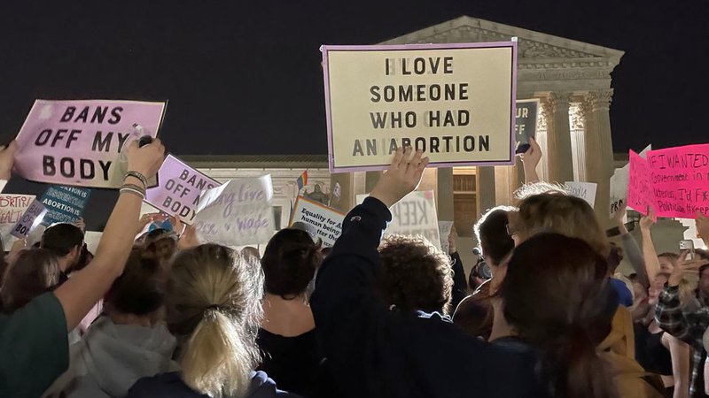 Fotografija: Protesti proti odpravi pravice do splava v ZDA. FOTO: Reuters

