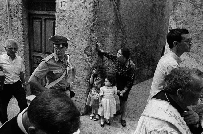 Letizia Battaglia je zavrnila ocene, da je kronistka mafije, kar je zgolj neločljiv aspekt sicilijanske družbe, temeljno inkorporiran v njeno bit. FOTO: Letizia Battaglia