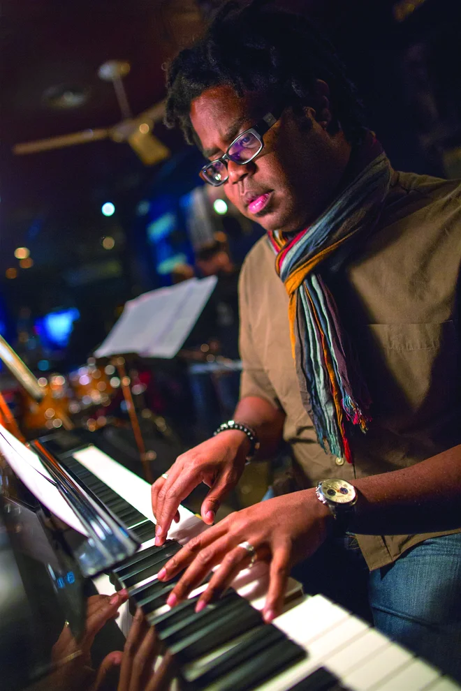 Kubanski pianist Iván »Melón« Lewis nadaljuje tradicijo Chucha Valdésa in Gonzala Rubalcabe. FOTO: Antonio Porcar Cano
