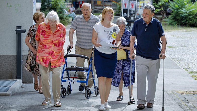 Fotografija: Predstavniki organizacij starejših se z odlogom zakona o dolgotrajni oskrbi strinjajo, a menijo, da je treba popravljanje pospešiti.

FOTO: Jože Suhadolnik/Delo
