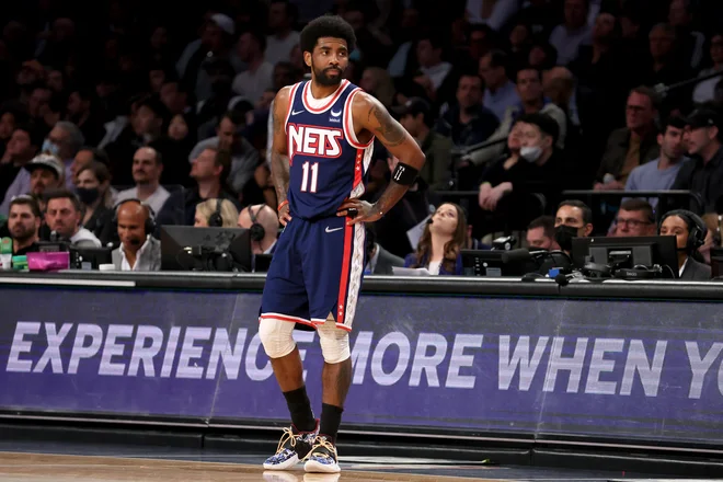 Kyrie Irving med četrto tekmo prvega kroga letošnje končnice proti Boston Celtics. FOTO: Brad Penner/USA Today Sports