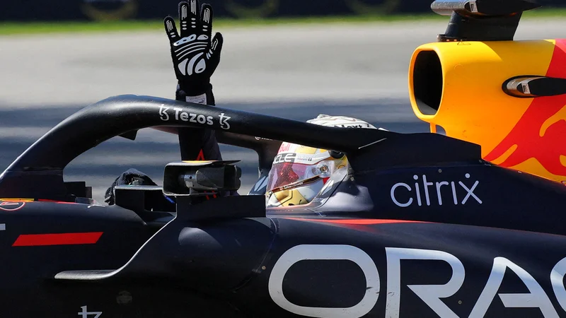 Fotografija: Nizozemec Max Verstappen (Red Bull) proslavlja zmago na VN Kanade v Montrealu. FOTO: Christinne Muschi/Reuters