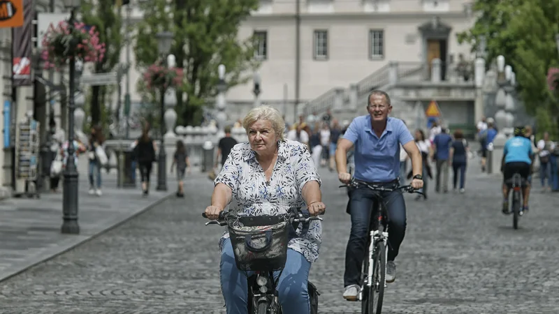 Fotografija: Zvišanje pokojnin za en odstotek pomeni izdatek približno 70 milijonov evrov. Foto Blaž Samec