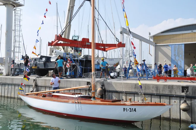 Galeb ob splovitvi v tržiški ladjedelnici Alto Adriatico Custom FOTO: Mitja Zupančič

