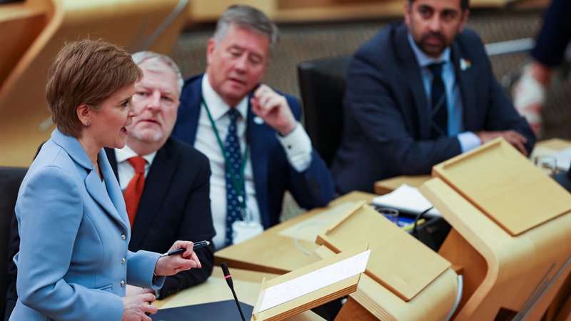 Fotografija: Škotska prva ministrica Nicola Sturgeon je v regionalnem parlamentu predstavila vladne načrte o ponovitvi referenduma iz leta 2014. Foto: Russell Cheyne/Reuters
