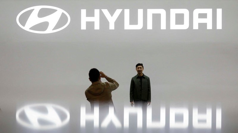 Fotografija: Tudi na skupino Hyundai je padel sum dizelske afere.

FOTO: Kim Hong Dži/Reuters
