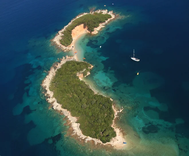 Od pomladi do pozne jeseni je meka za domače in tuje turiste albanska riviera. FOTO: promocijsko gradivo