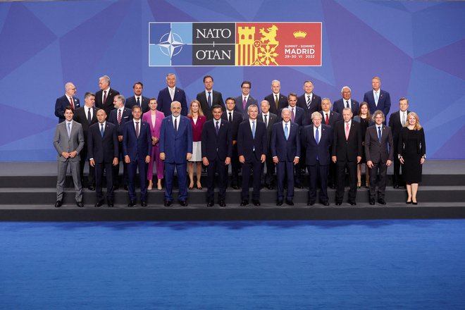 Predsedniki držav in vlad članic največjega obrambnega zavezništva v Madridu. FOTO: Susana Vera/Reuters
