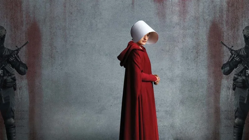 Fotografija: Ženske v romanu, podobno kot v Gileadu, nosijo posebno opravo – a le, če so pripadnice višjega družbenega sloja. FOTO: Hulu