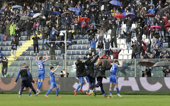 Na štadionu Carla Castellanija že igrata slovenska članska reprezentanta Leo Štulac in Petar Stojanović, ki so ga Toskanci po koncu sezone odkupili od zagrebškega Dinama. FOTO: Ciro De Luca/Reuters
