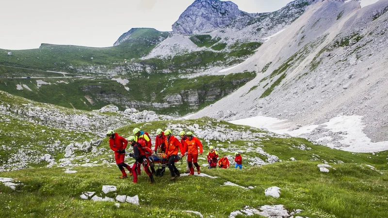 Fotografija: Gorski reševalci pomagajo s srcem in prostovoljno. To je njihovo življenjsko poslanstvo in njihov način življenja, opominjajo ob 110. obletnici GRS.
FOTO: GRS Bovec