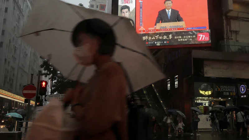 Fotografija: Petindvajseto obletnico vrnitve Hongkonga je kitajski voditelj Xi Jinping počastil z obiskom nekdanje britanske kolonije. FOTO: Paul Yeung/Reuters