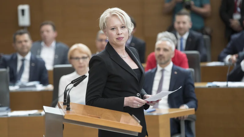 Fotografija: Urška Klakočar Zupančič bo v prihodnjem tednu z vodji poslanskih skupin opravila posvet o delu v DZ. FOTO: Jure Eržen/Delo
