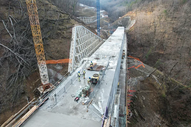 Družba 2TDK dolguje Markomark Nivalu nekaj več kot 500.000 evrov za dodatna dela, ki jih je bilo treba opraviti pri gradnji viadukta Glinščica. Foto 2TDK
