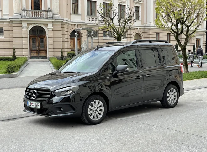 Mercedes-benz citan ni med najbolj elegantnimi mercedesi, je pa eden bolj praktičnih. FOTO: Blaž Kondža