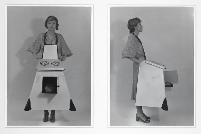 Birgit Jürgenssen: Gospodinje – predpasniki, 1975
