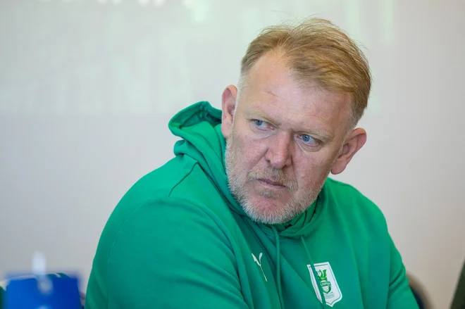 Robert Prosinečki je zdržal na Olimpijini klopi le dobre tri mesece. FOTO: Voranc Vogel/Delo
