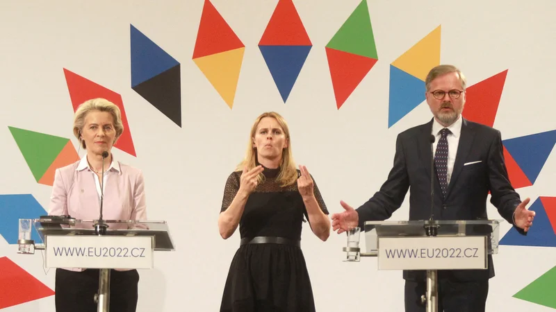 Fotografija: Češki premier Petr Fiala in predsednica evropske komisije Ursula von der Leyen med novinarsko konferenco ob začetku češkega predsedovanja svetu Evropske unije Foto: Milan Kammermayer/AFP