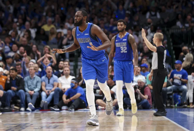 Theo Pinson med aprilskim obračunom rednega dela sezone lige NBA z lokalnimi rivali San Antonio Spurs v Dallasu.&nbsp;FOTO: Kevin Jairaj/USA Today Sports
