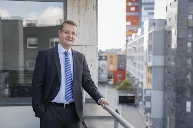 Damir Pelak, generalni direktor GrECo International, pravi, da zagotavljajo specializirane rešitve za različne panoge: gradbeništvo, energijo, finančne institucije in letalstvo. FOTO: Leon Vidic/Delo
