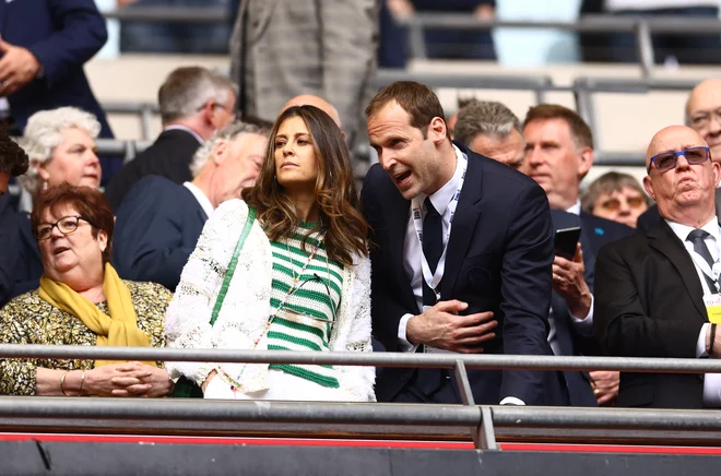 Marina Granovskaia in Pert Čech na aprilski tekmi polfinala pokala FA na Wembleyju med Chelseajem in Crystal Palaceom. FOTO: David Klein/Reuters
