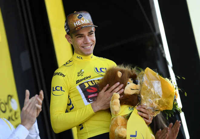 Po 2. mestu v etapi je rumeno majico oblekel Wout van Aert. FOTO: Annegret Hilse/Reuters
