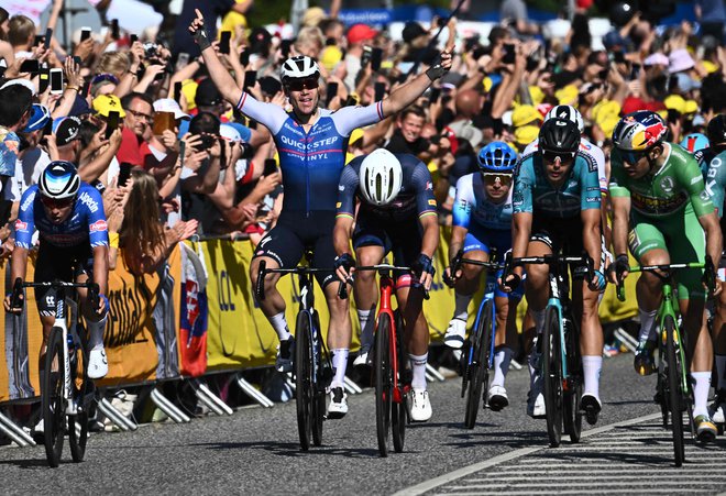 Fabio Jakobsen se je veselil svoje prve etapne zmage na Touru. FOTO: Anne-Christine Poujoulat/AFP
