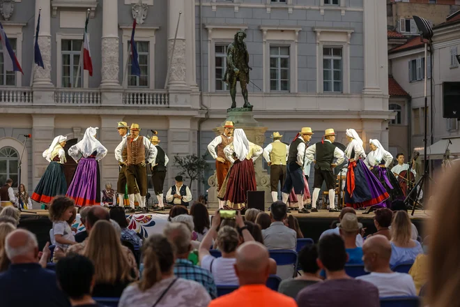 Festival privabi številne turiste in domačine. FOTO: Črt Piksi/Delo
