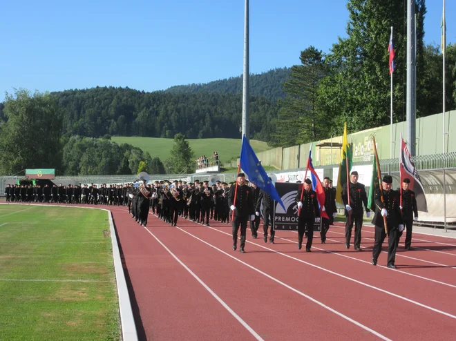 Skok čez kožo se začne s parado iz Titovega trga v središču Velenja. FOTO: Špela Kuralt/Delo
